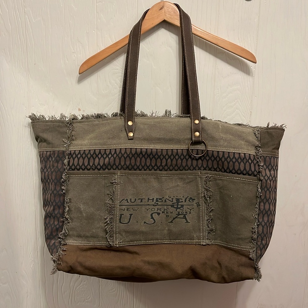 MYRA Weekender Bag